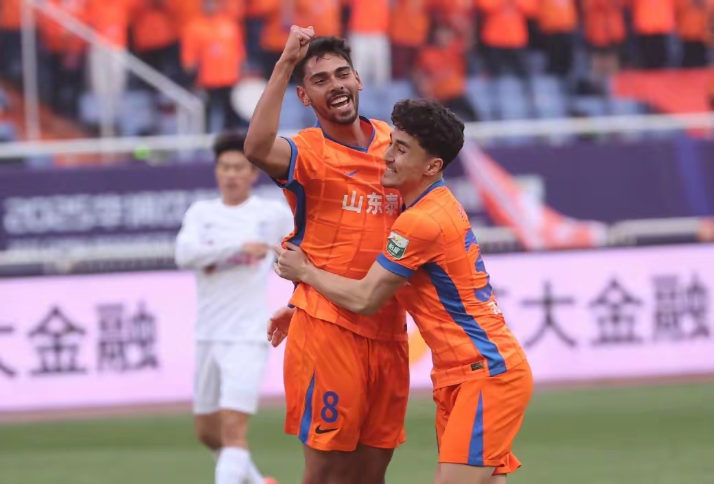 爱游戏-今晨中超焦点战，山东男篮绝杀压哨，悬念犹存，年轻球员得到机会的简单介绍-爱游戏